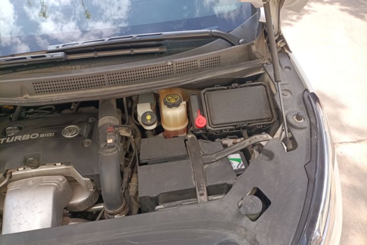 Used Buick GL8 2017 ES 28T Comfort Model China V Standard Engine Bay Left