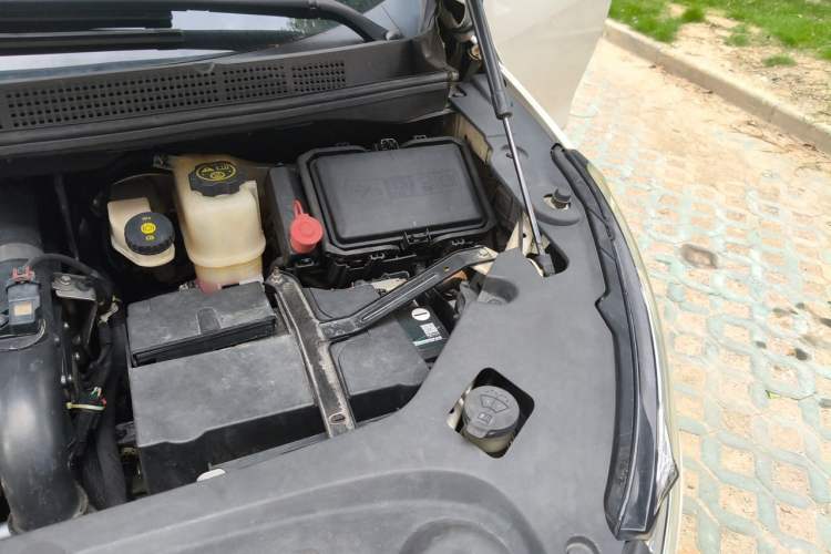 Used Buick GL8 2017 ES 28T Luxury Model China V Standard Engine Bay Left