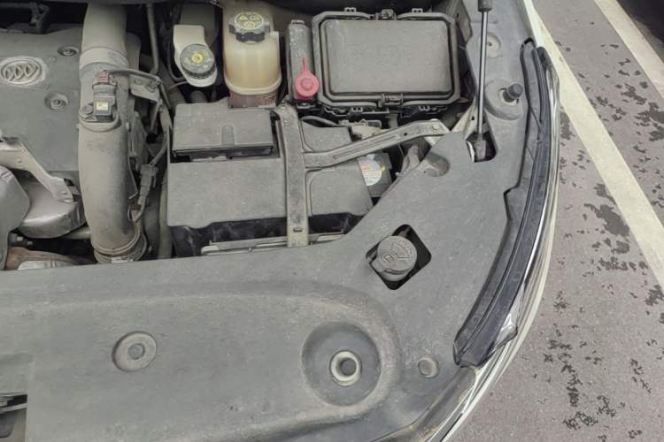 Used Buick GL8 2017 ES 28T Flagship Model China V Standard Engine Bay Left