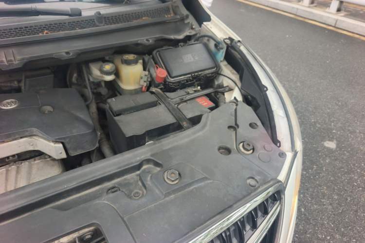Used Buick GL8 2017 25S Luxury Version China V Standard Engine Bay Left