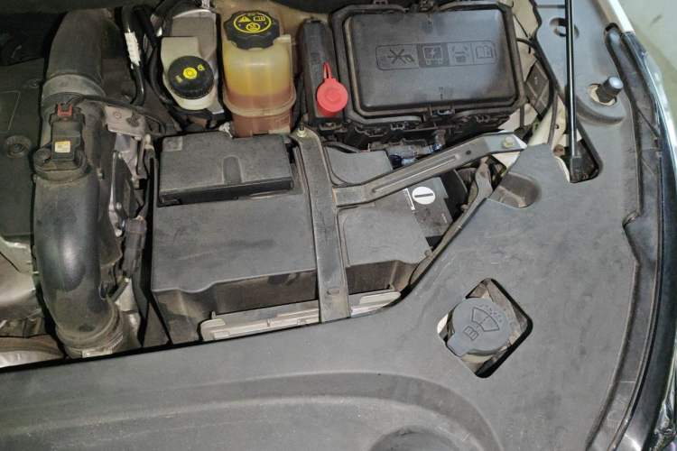 Used Buick GL8 2017 ES 28T Flagship Model China V Standard Engine Bay Left