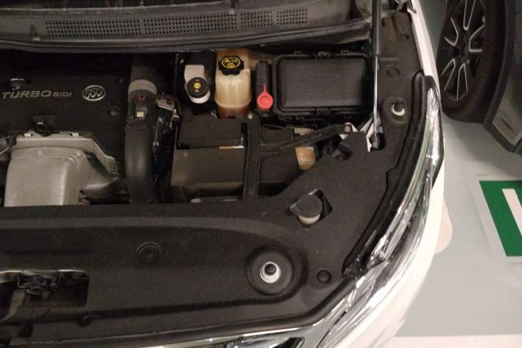 Used Buick GL8 2017 ES 28T Flagship Model China V Standard Engine Bay Left