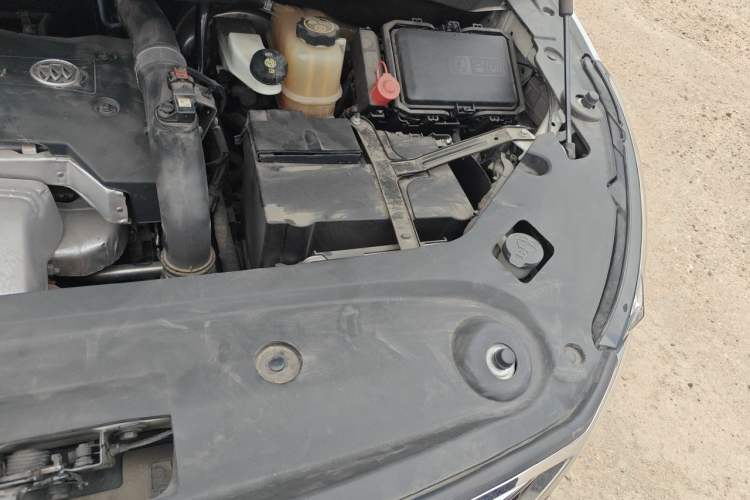 Used Buick GL8 2017 ES 28T Premium Version China V Standard Engine Bay Left