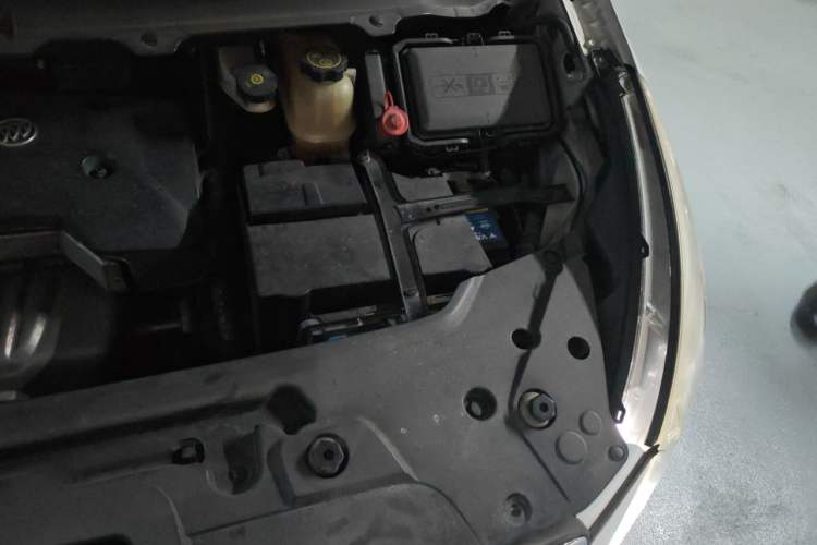 Used Buick GL8 2017 25S Luxury Version China V Standard Engine Bay Left