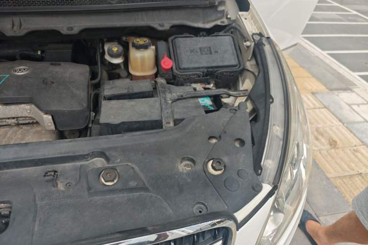 Used Buick GL8 2017 25S Luxury Version China V Standard Engine Bay Left