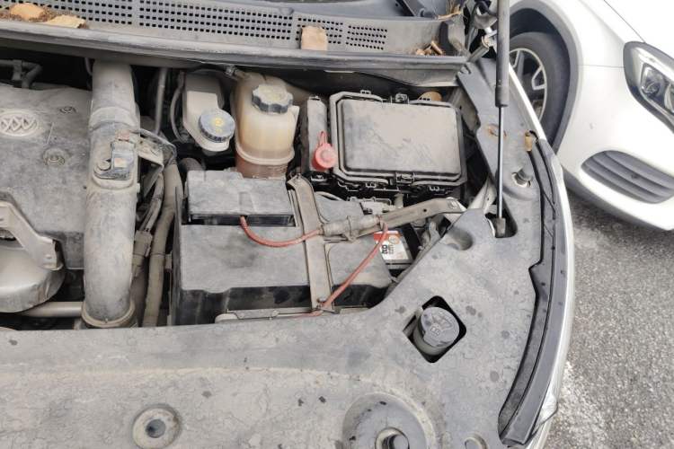 Used Buick GL8 2017 ES 28T Comfort Model China V Standard Engine Bay Left