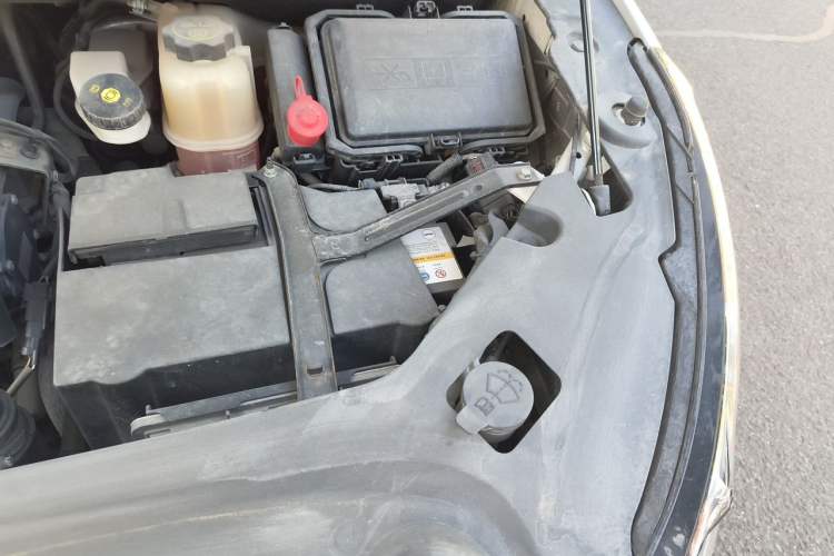 Used Buick GL8 2017 ES 28T Luxury Model China V Standard Engine Bay Left