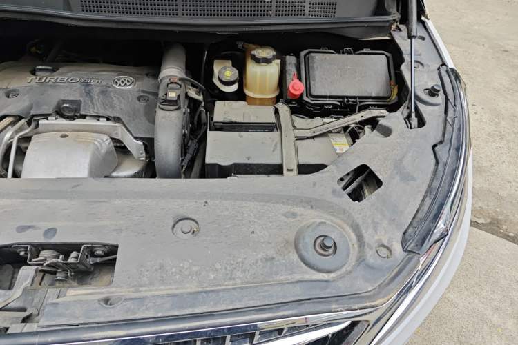 Used Buick GL8 2017 ES 28T Luxury Model China V Standard Engine Bay Left