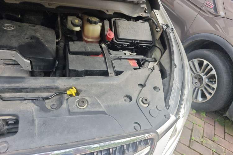 Used Buick GL8 2017 25S Luxury Version China V Standard Engine Bay Left