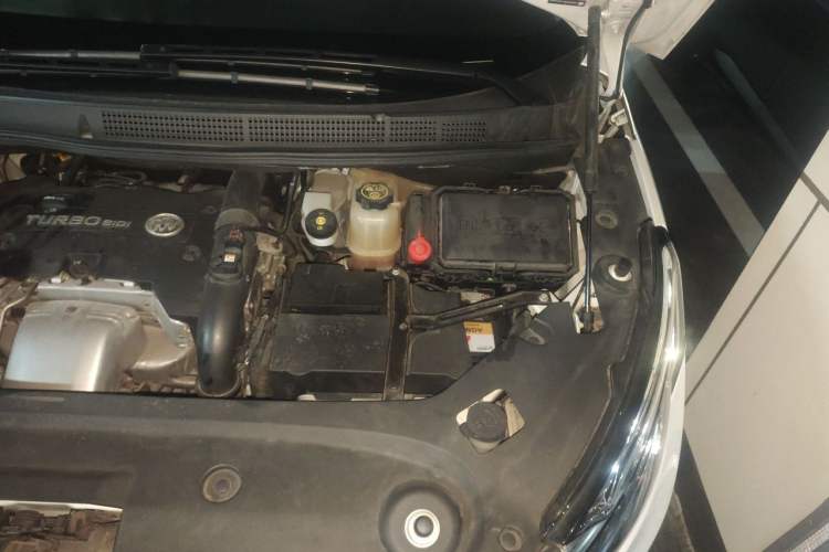 Used Buick GL8 2017 ES 28T Premium Version China V Standard Engine Bay Left