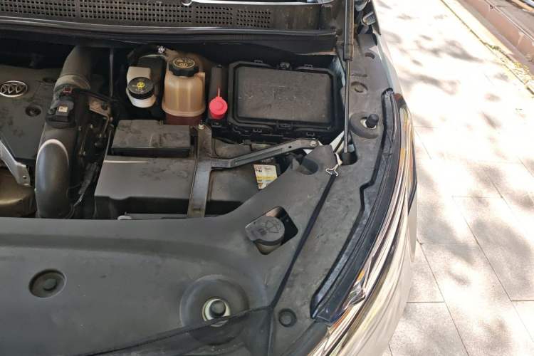 Used Buick GL8 2017 ES 28T Flagship Model China V Standard Engine Bay Left
