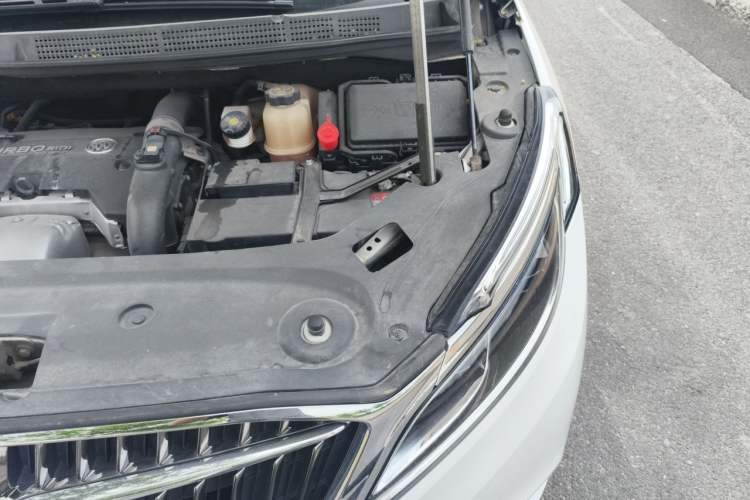 Used Buick GL8 2017 ES 28T Luxury Model China V Standard Engine Bay Left