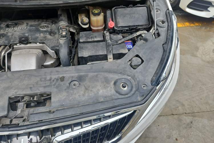 Used Buick GL8 2017 ES 28T Flagship Model China V Standard Engine Bay Left