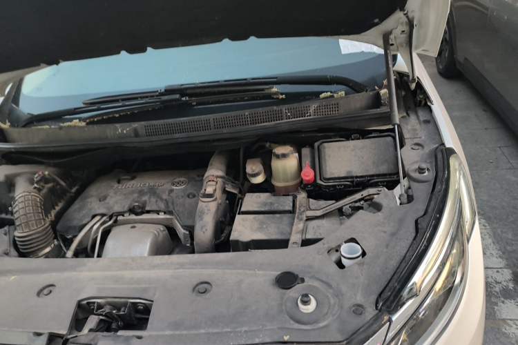 Used Buick GL8 2017 ES 28T Comfort Model China V Standard Engine Bay Left