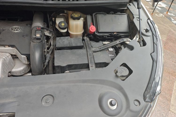 Used Buick GL8 2017 ES 28T Luxury Model China V Standard Engine Bay Left