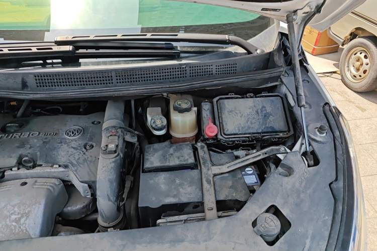 Used Buick GL8 2017 ES 28T Premium Version China V Standard Engine Bay Left