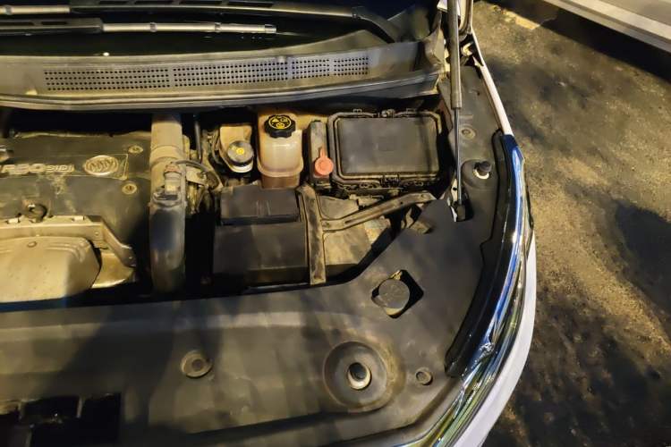 Used Buick GL8 2017 ES 28T Flagship Model China V Standard Engine Bay Left