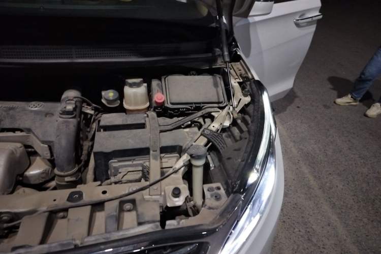 Used Buick GL8 2017 ES 28T Luxury Model China V Standard Engine Bay Left