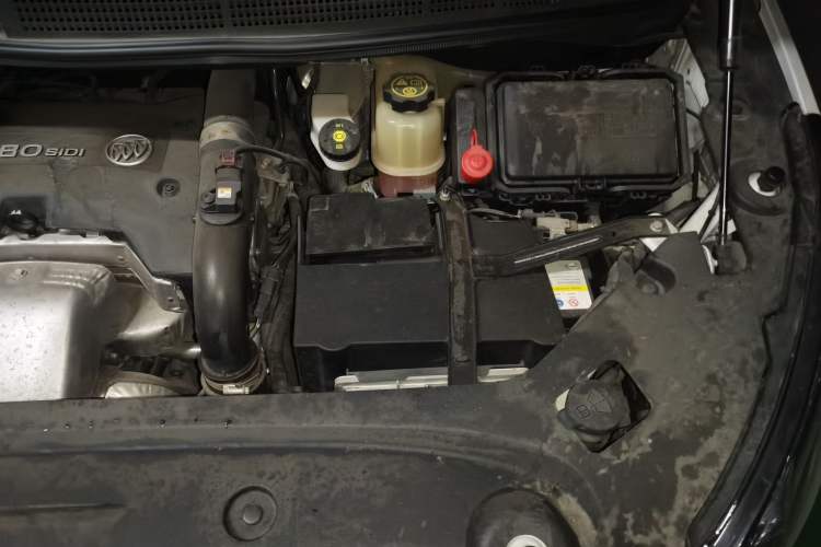 Used Buick GL8 2017 ES 28T Comfort Model China V Standard Engine Bay Left
