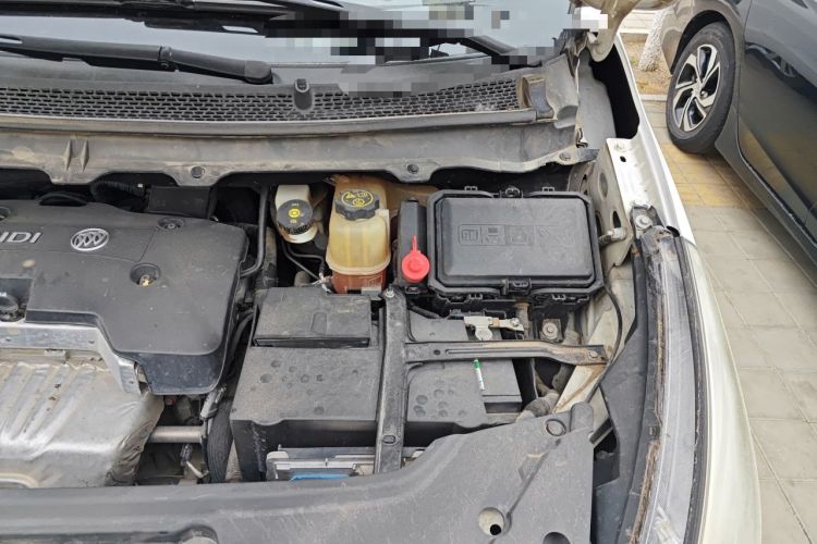 Used Buick GL8 2017 25S Comfort Version China V Standard Engine Bay Left