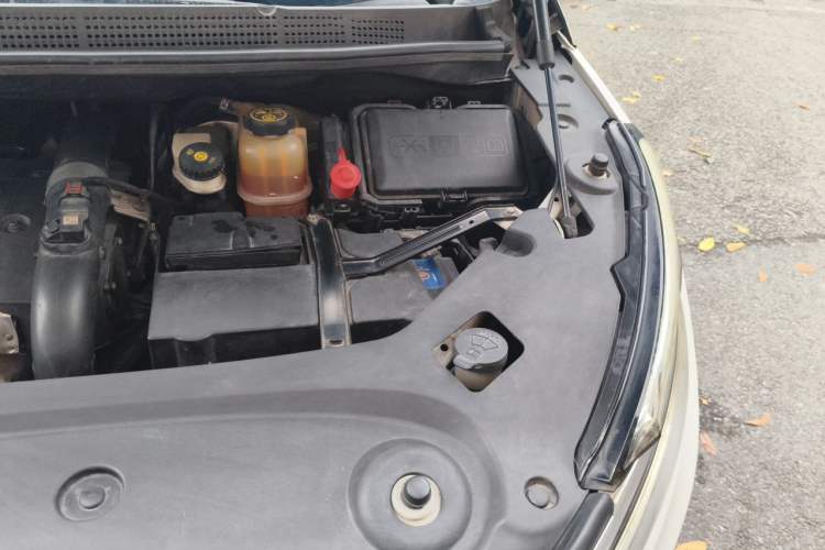 Used Buick GL8 2017 ES 28T Comfort Model China V Standard Engine Bay Left