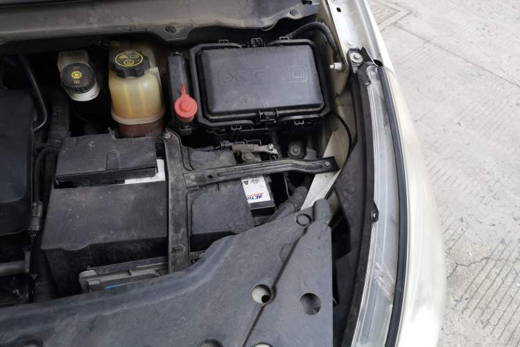 Used Buick GL8 2017 25S Prestige Version China V Standard Engine Bay Left