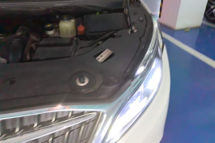 Used Buick GL8 2017 ES 28T Flagship Model China V Standard Engine Bay Left