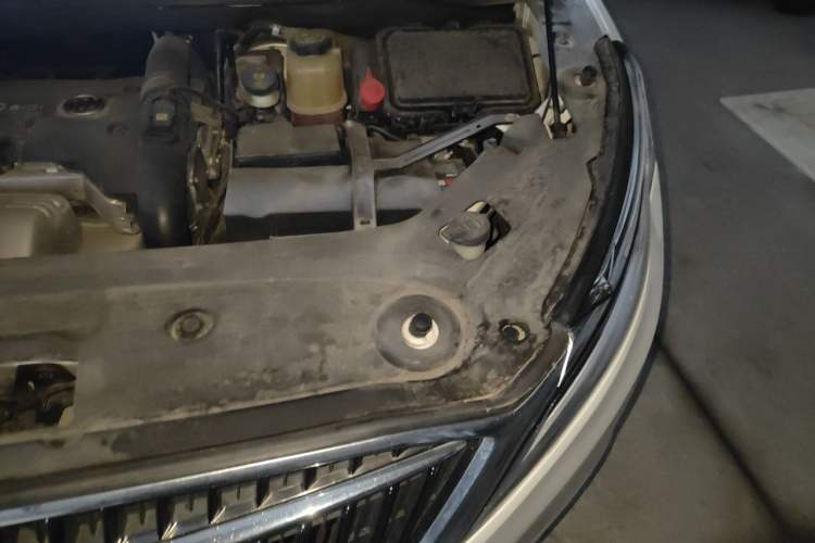 Used Buick GL8 2017 ES 28T Comfort Model China V Standard Engine Bay Left
