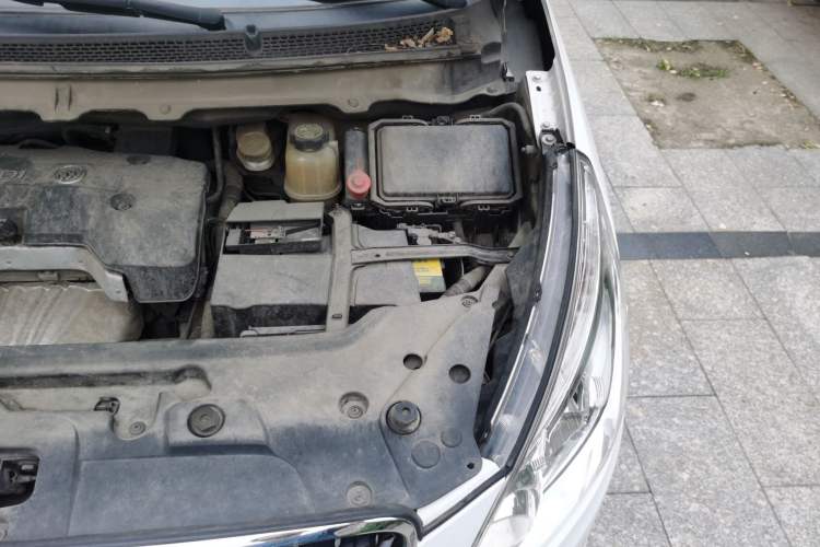 Used Buick GL8 2017 25S Luxury Version China V Standard Engine Bay Left