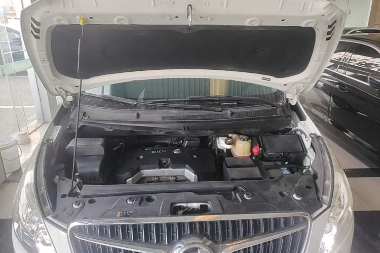 Used Buick GL8 2017 25S Luxury Version China V Standard Engine Bay