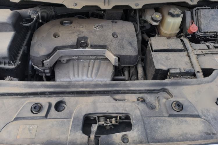 Used Buick GL8 2017 25S Luxury Version China V Standard Engine Bay