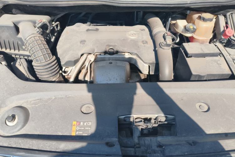 Used Buick GL8 2017 ES 28T Luxury Model China V Standard Engine Bay