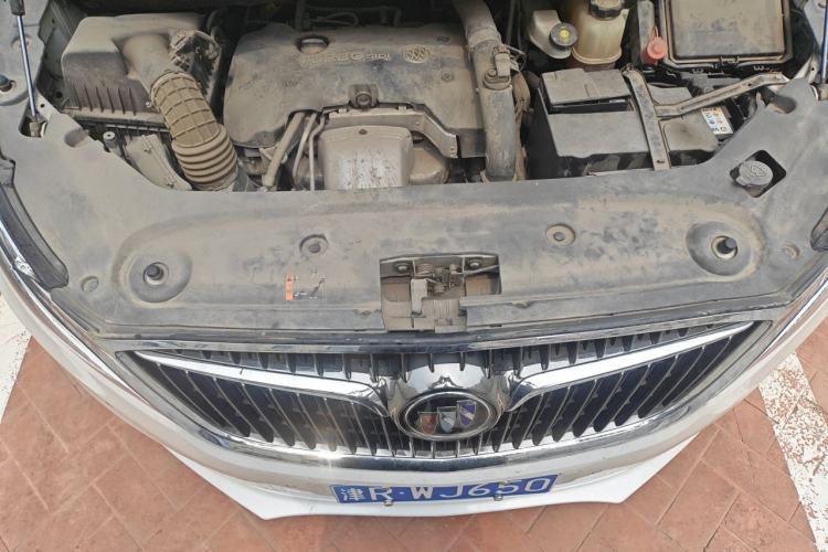 Used Buick GL8 2017 ES 28T Flagship Model China V Standard Engine Bay