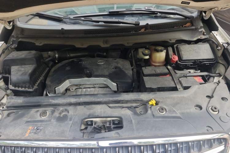 Used Buick GL8 2017 25S Luxury Version China V Standard Engine Bay