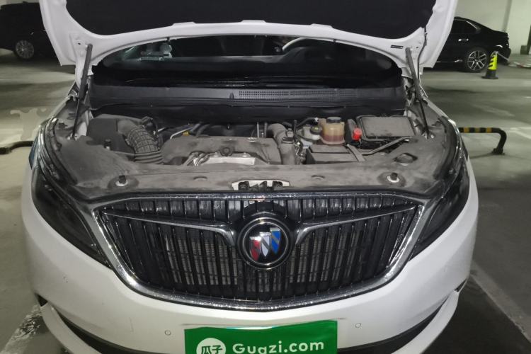 Used Buick GL8 2017 ES 28T Flagship Model China V Standard Engine Bay