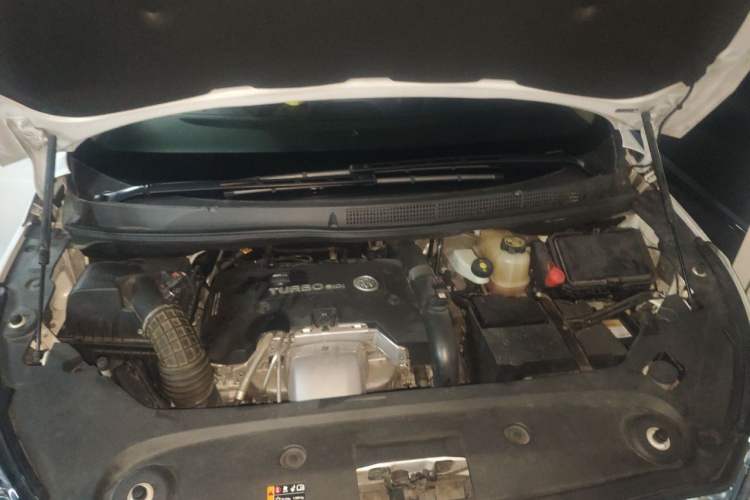 Used Buick GL8 2017 ES 28T Premium Version China V Standard Engine Bay