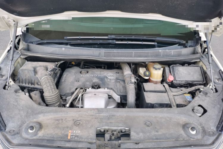 Used Buick GL8 2017 ES 28T Flagship Model China V Standard Engine Bay