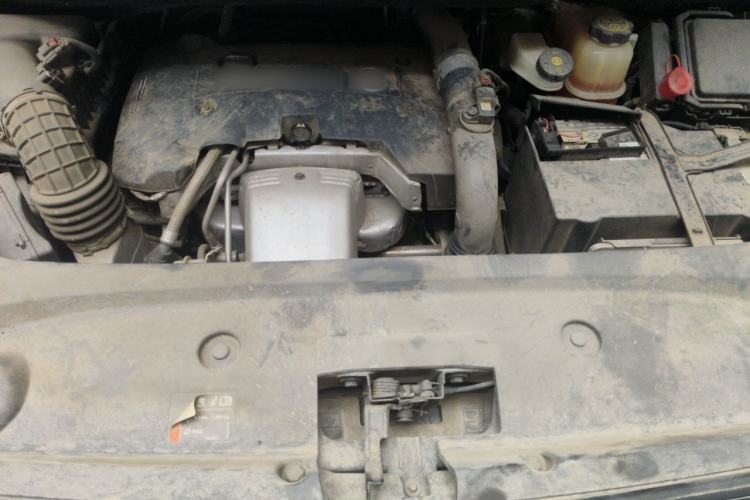 Used Buick GL8 2017 ES 28T Premium Version China V Standard Engine Bay