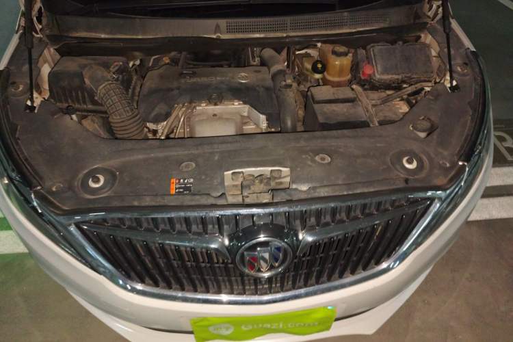 Used Buick GL8 2017 ES 28T Comfort Model China V Standard Engine Bay