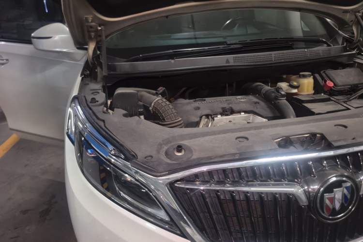 Used Buick GL8 2017 ES 28T Flagship Model China V Standard Engine Bay Right