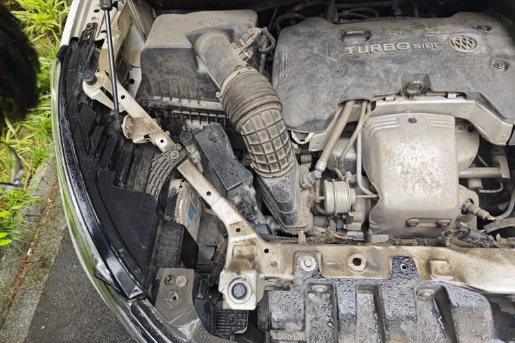 Used Buick GL8 2017 ES 28T Premium Version China V Standard Engine Bay Right