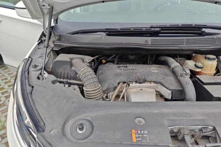 Used Buick GL8 2017 ES 28T Flagship Model China V Standard Engine Bay Right