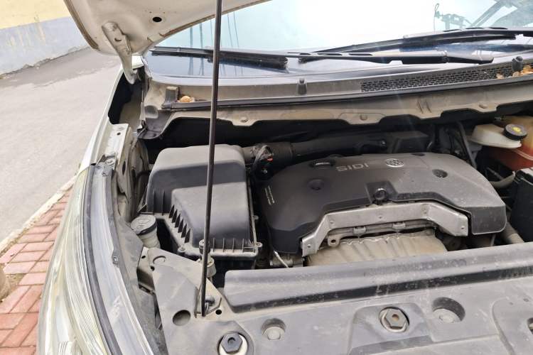 Used Buick GL8 2017 25S Luxury Version China V Standard Engine Bay Right