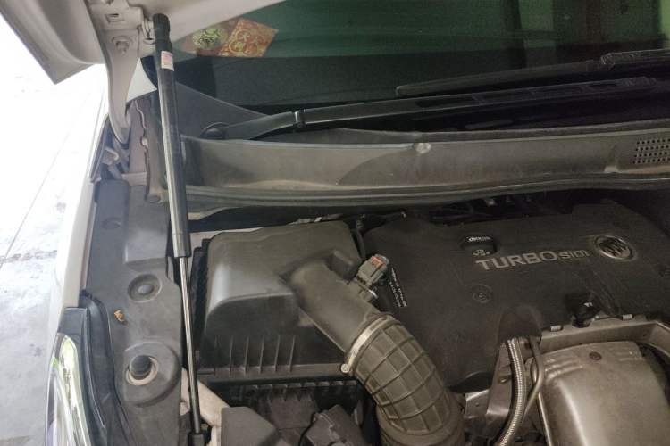 Used Buick GL8 2017 ES 28T Flagship Model China V Standard Engine Bay Right