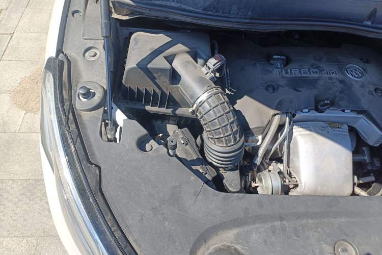 Used Buick GL8 2017 ES 28T Comfort Model China V Standard Engine Bay Right