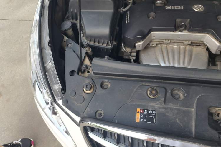 Used Buick GL8 2017 25S Luxury Version China V Standard Engine Bay Right