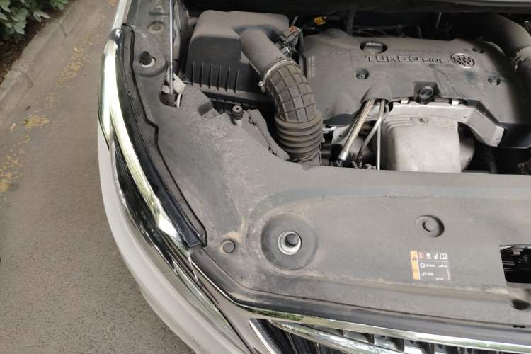 Used Buick GL8 2017 ES 28T Flagship Model China V Standard Engine Bay Right