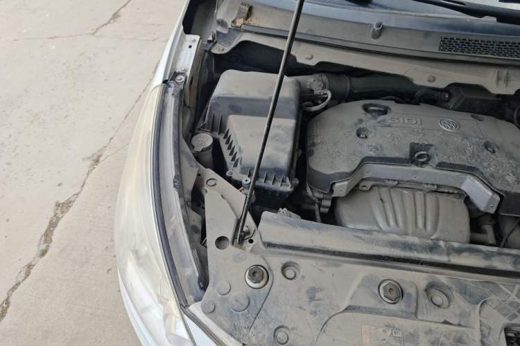Used Buick GL8 2017 25S Luxury Version China V Standard Engine Bay Right
