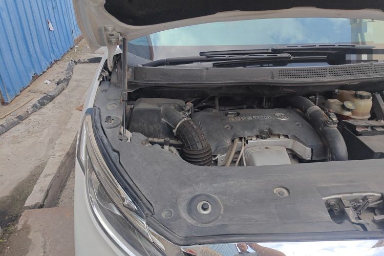 Used Buick GL8 2017 ES 28T Comfort Model China V Standard Engine Bay Right