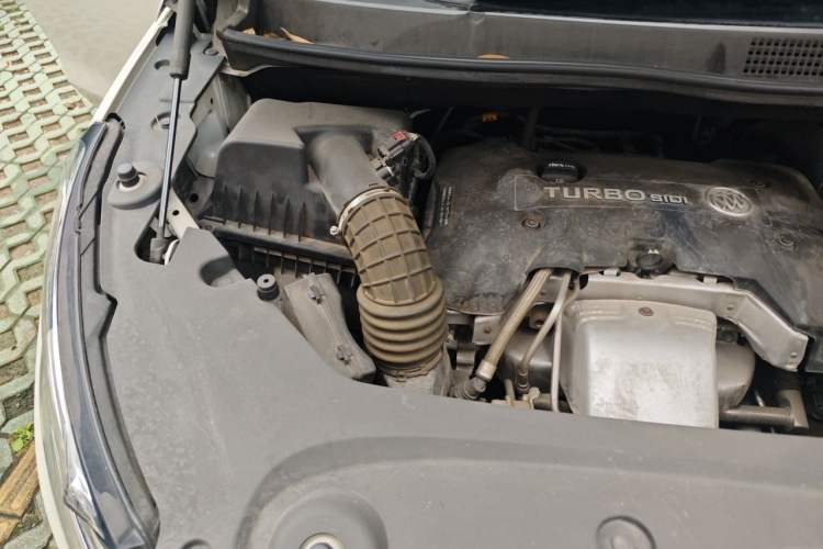 Used Buick GL8 2017 ES 28T Luxury Model China V Standard Engine Bay Right